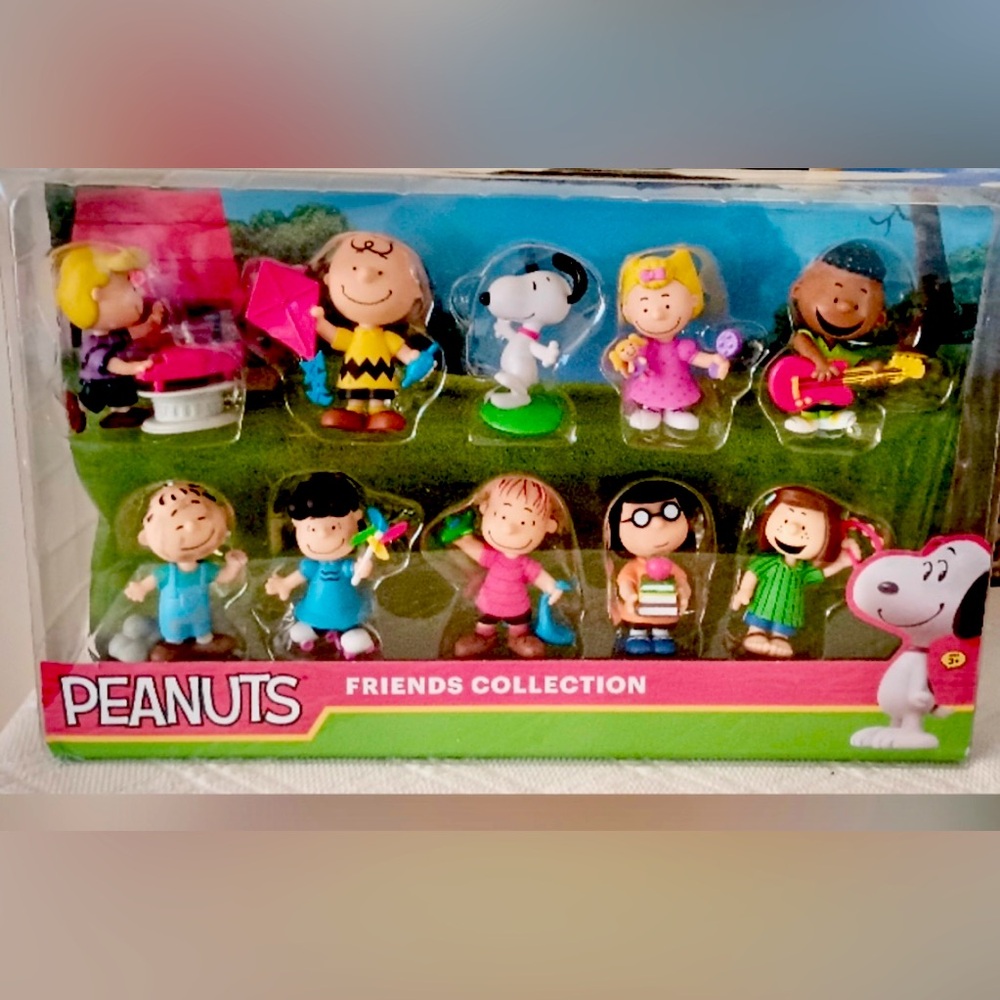 Peanuts Friend Collectors  Figure Set  peanuts  Snoopy Charlie Brown
